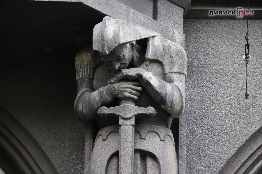 Львів у деталях: скульптури, барельєфи та пам'ятники (фоторепортаж) - 34