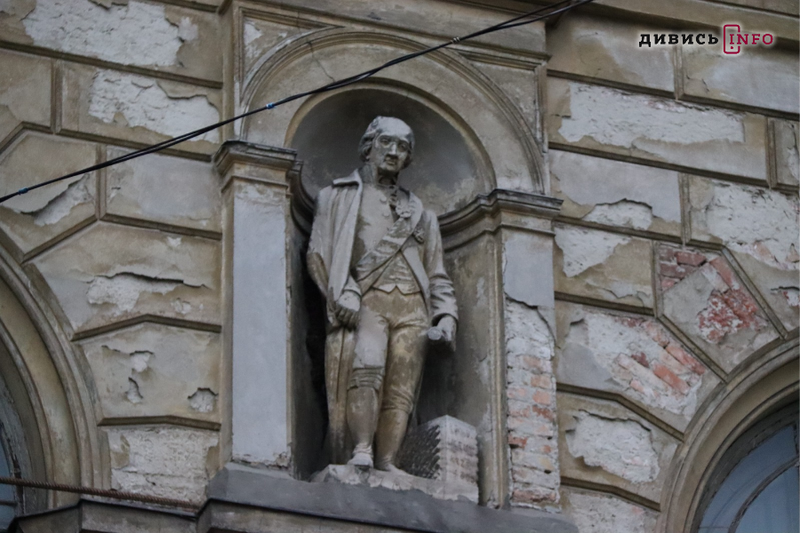 Львів у деталях: скульптури, барельєфи та пам'ятники (фоторепортаж) - 39