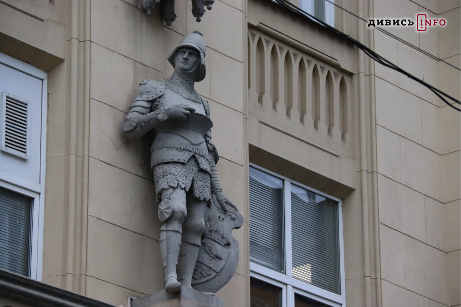 Львів у деталях: скульптури, барельєфи та пам'ятники (фоторепортаж) - 42