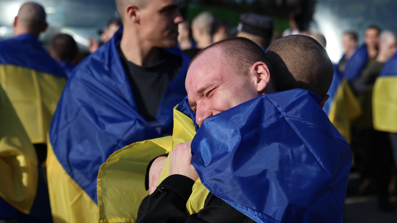 Напередодні Великодня Україна визволила з російського полону 277 захисників - 2