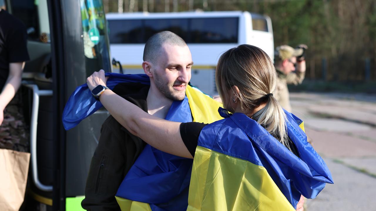 Напередодні Великодня Україна визволила з російського полону 277 захисників - 3