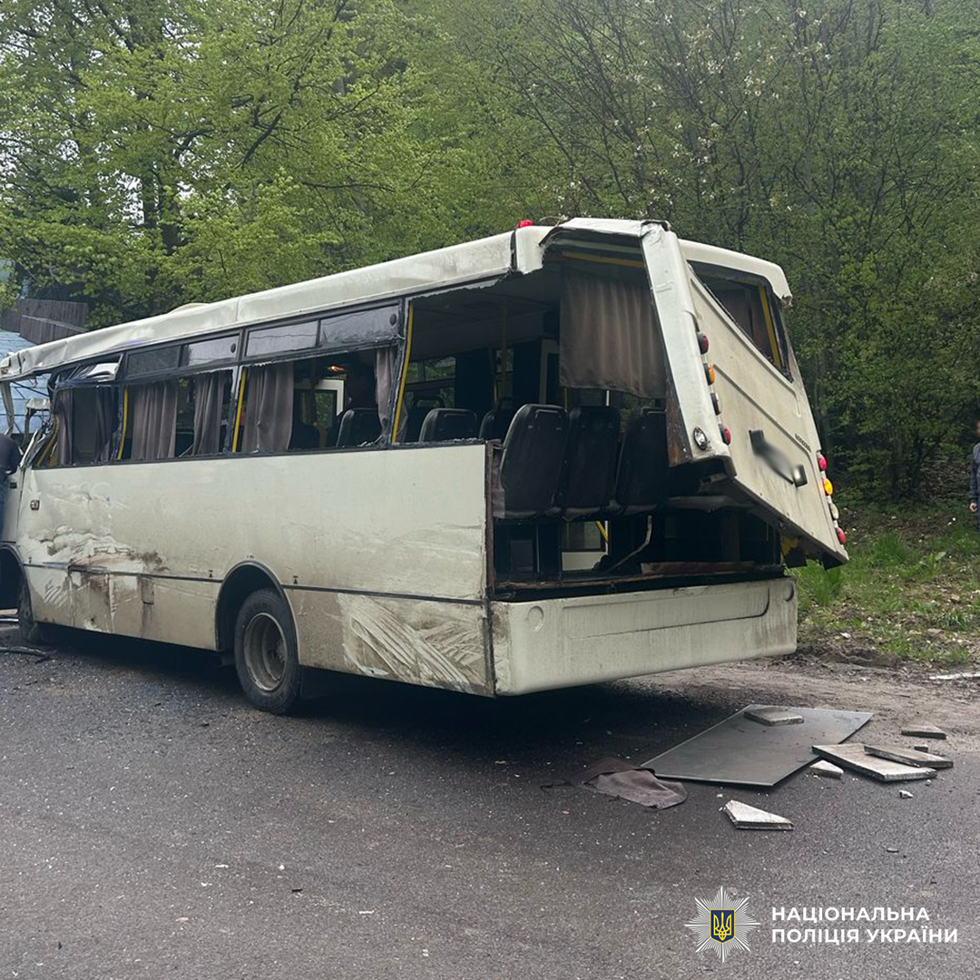 На Львівщині в автомобільній аварії загинула 12-річна дівчинка - 5