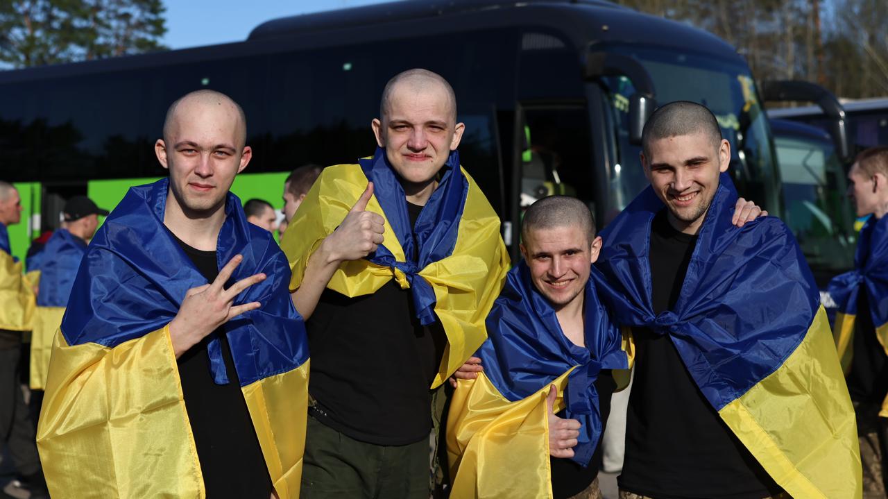 Напередодні Великодня Україна визволила з російського полону 277 захисників - 7