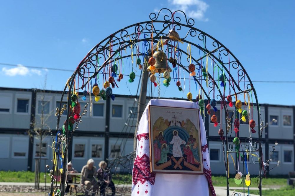 На Великдень у модульному містечку Львова помолились за перемогу України - 8