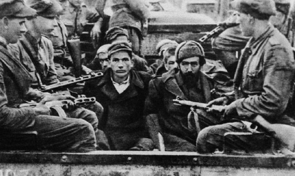 Розвиток зброярства, щорічна гідравліка та галерейний вікенд у Львові: головні новини дня - 7
