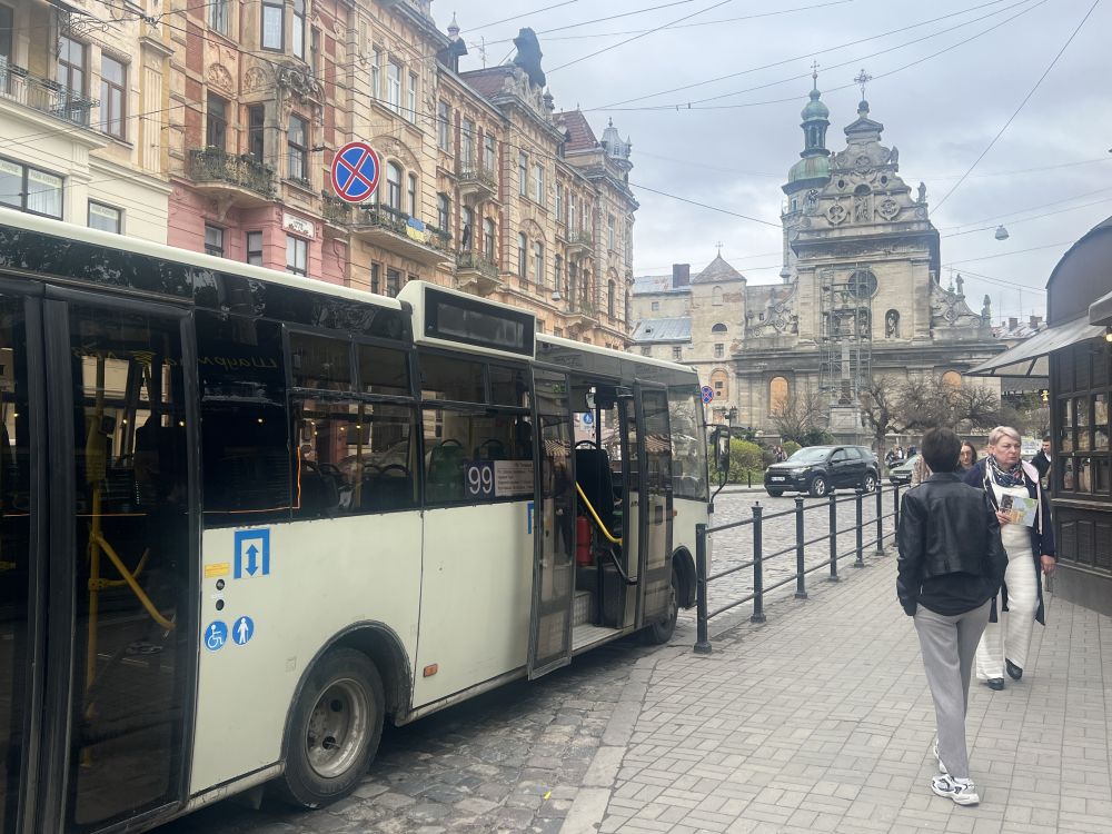 До Шевченківського гаю з центру курсує маршрут №99 - 2