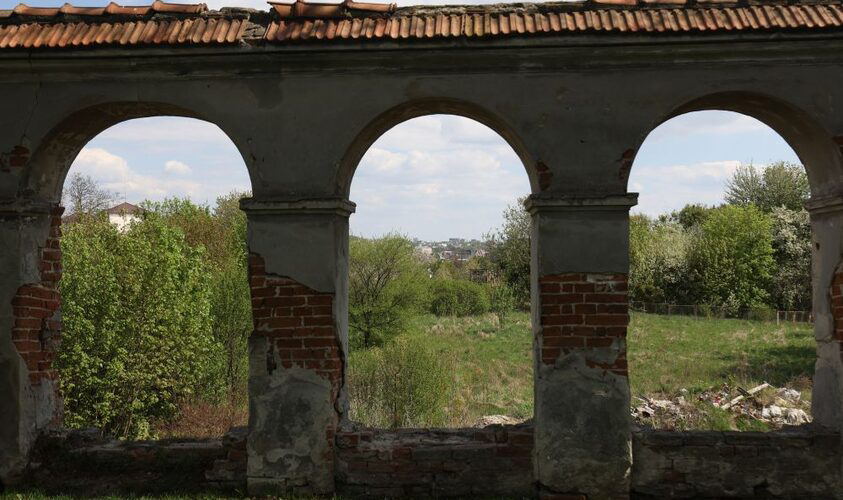 У Митрополичих садах у Львові облаштують простір для відпочинку - 2