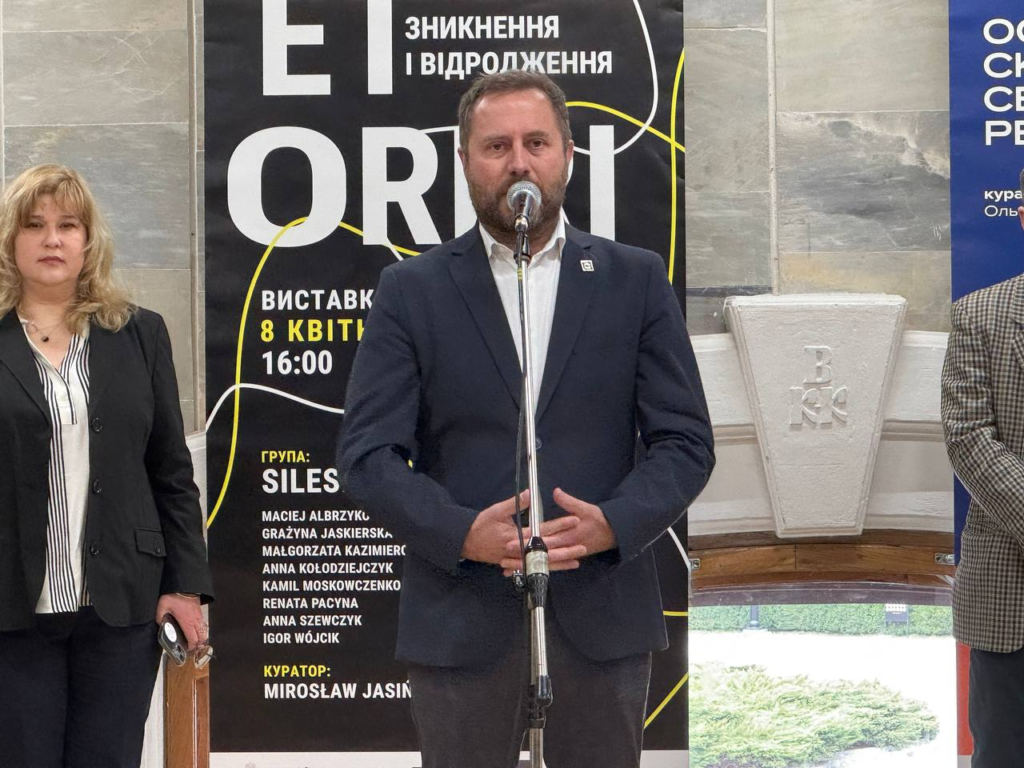 У Львові презентували дві виставки польських митців про людську вразливість - 5