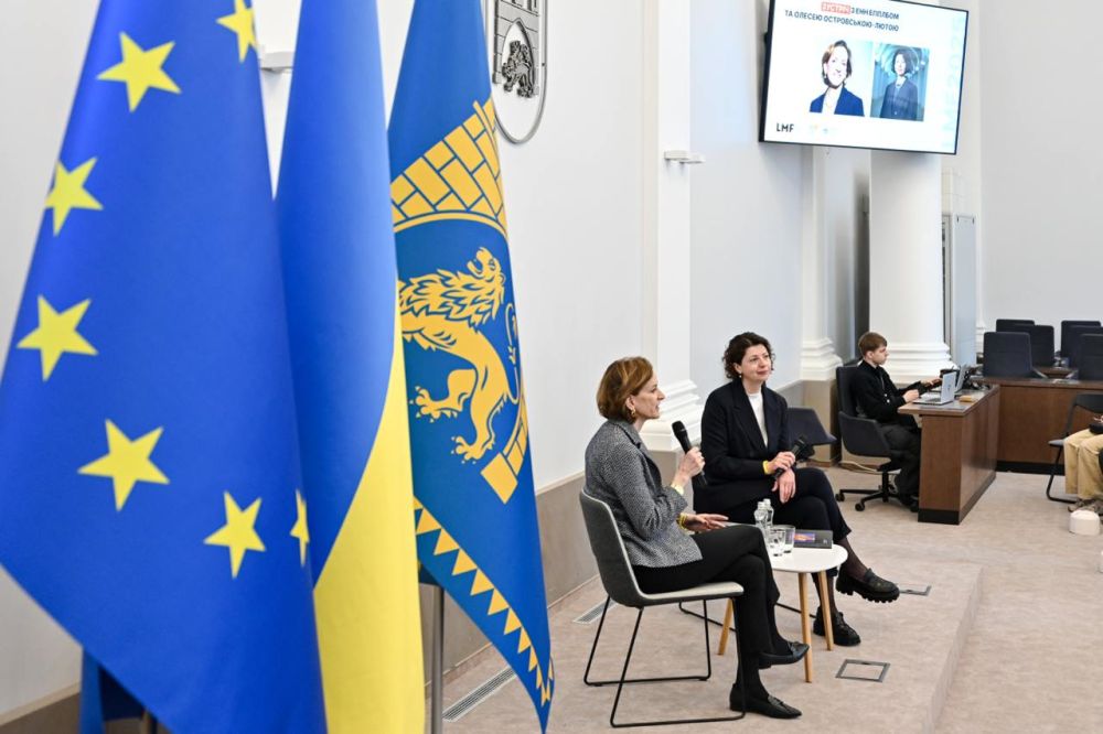 Лауреатка Пулітцерівської премії Енн Епплбом провела відкриту розмову у львівській Ратуші - 4