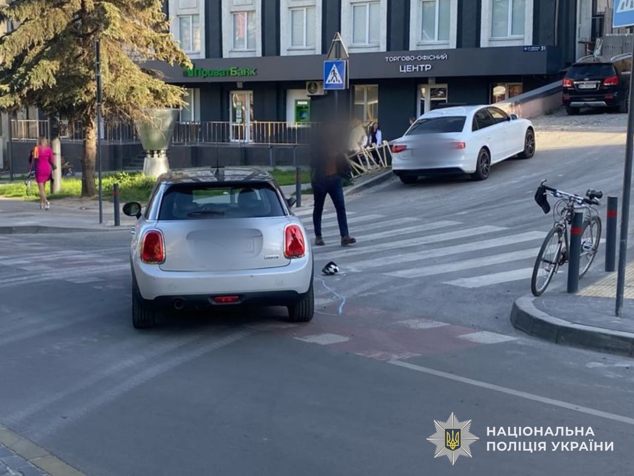 У Львові водійка «MINI COOPER» збила велосипедиста-підлітка - 2