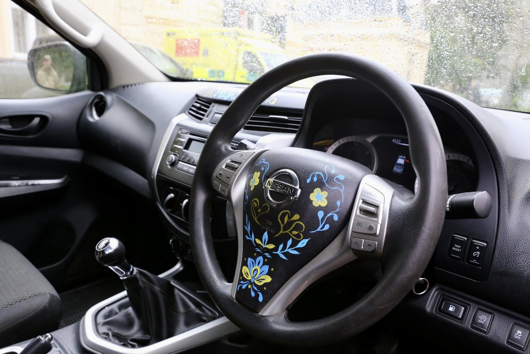 Британські волонтери передали нову партію автомобілів у межах акції «Пікапи для миру» - 3
