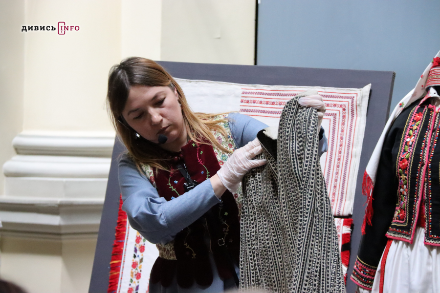 Кабати, сорочки та намітки: чим особливий яворівський народний стрій (фото) - 37