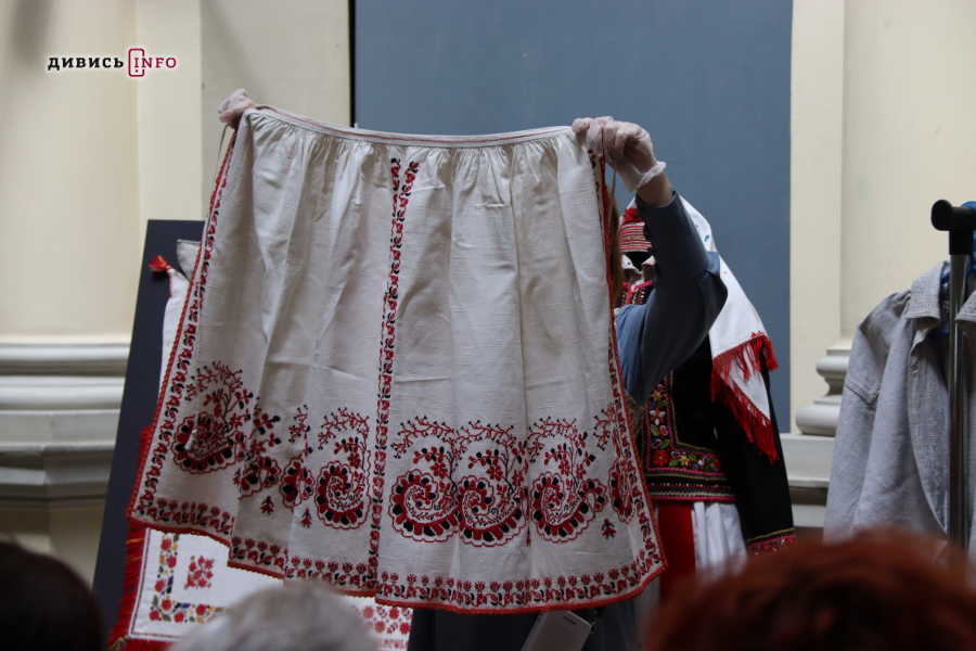 Кабати, сорочки та намітки: чим особливий яворівський народний стрій (фото) - 39