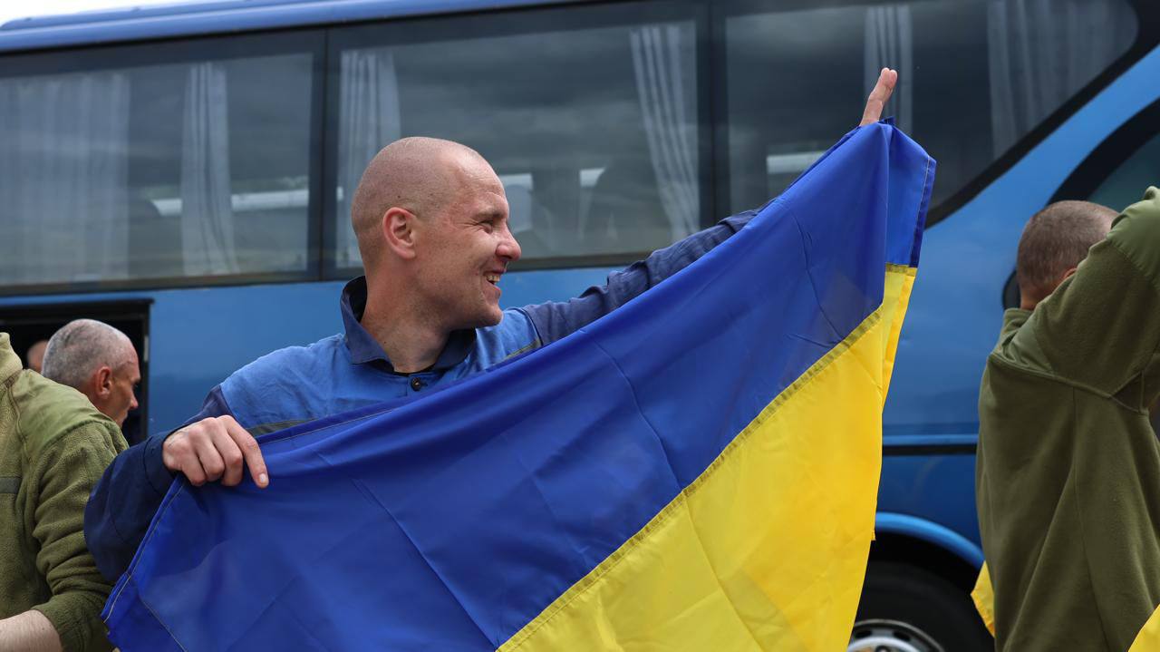 Ще 307 українських захисників повернулися з російського полону - 3