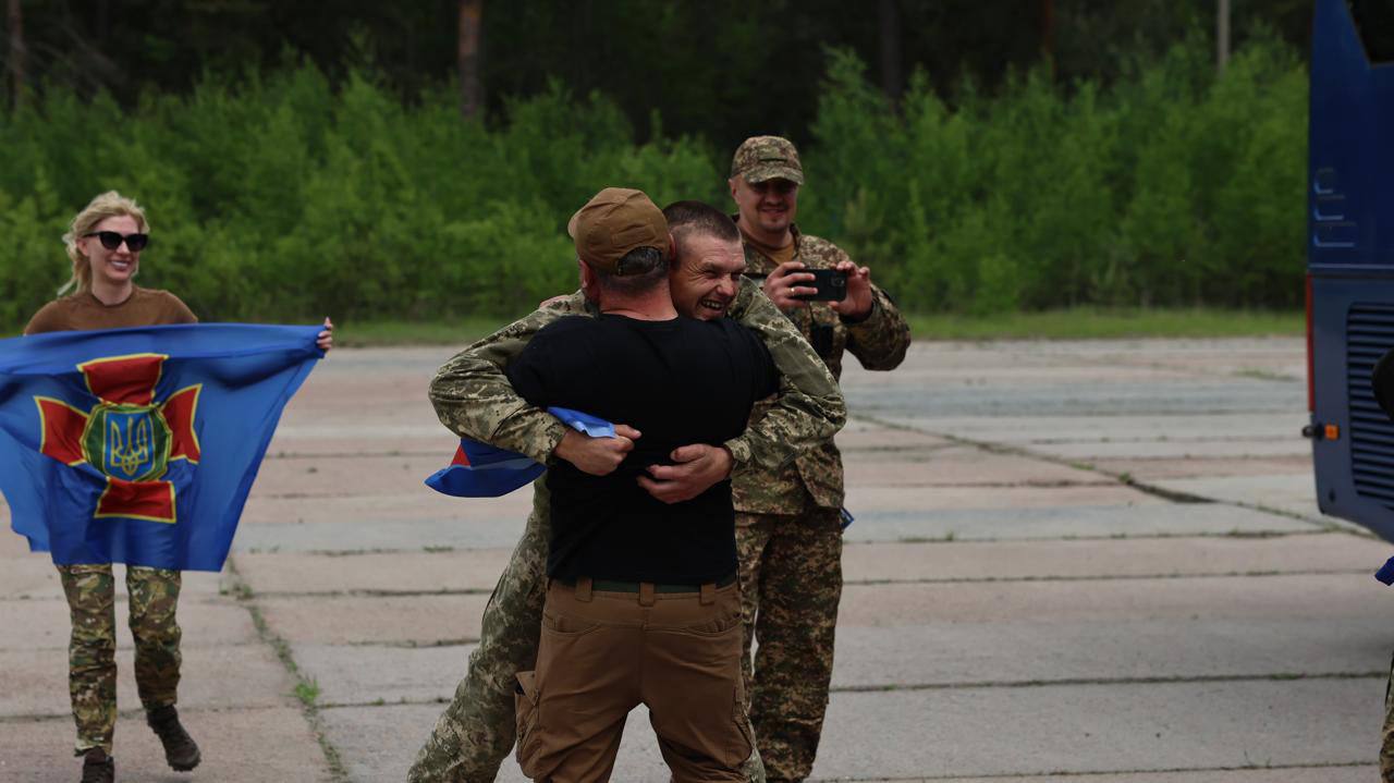 Ще 307 українських захисників повернулися з російського полону - 6