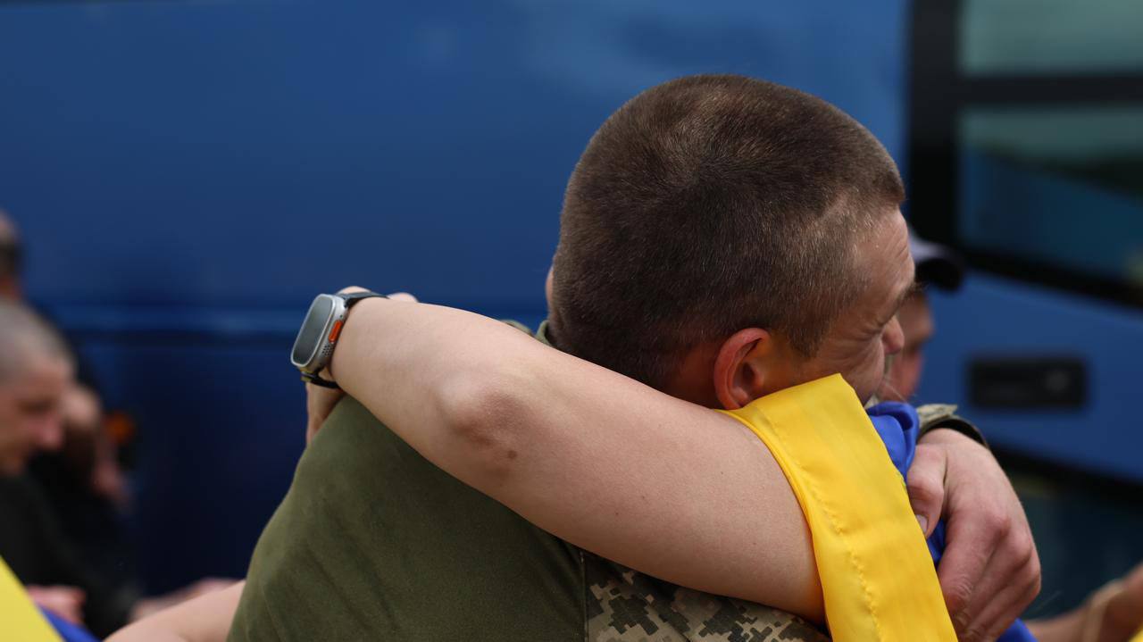 Ще 307 українських захисників повернулися з російського полону - 8