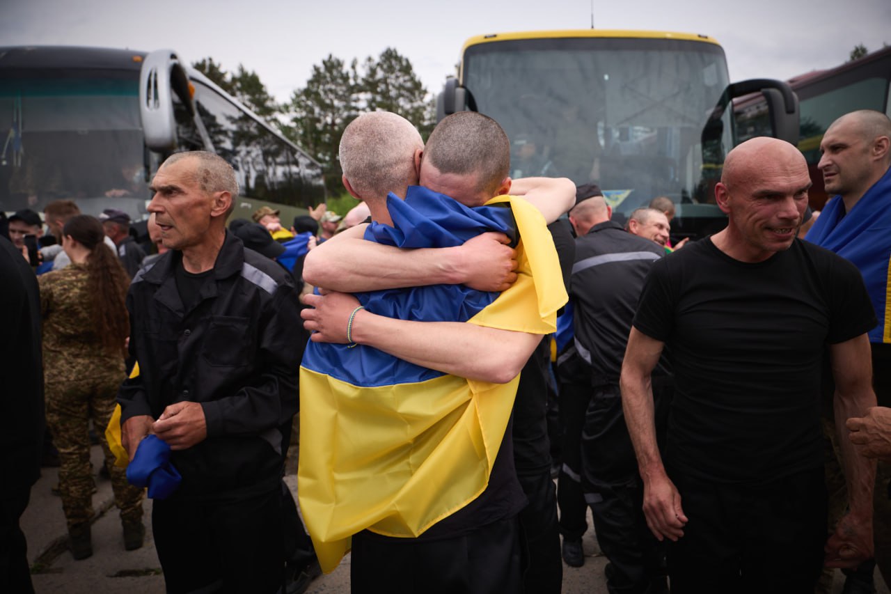 Ще понад 300 українських захисників повернулися додому з російського полону - 5