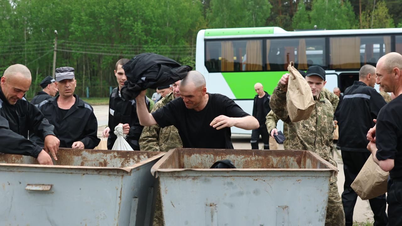 Ще понад 300 українських захисників повернулися додому з російського полону - 6