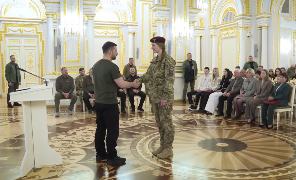Нагородження захисниці зі Львівщини, НМТ та яворівська іграшка: головні новини дня - 3