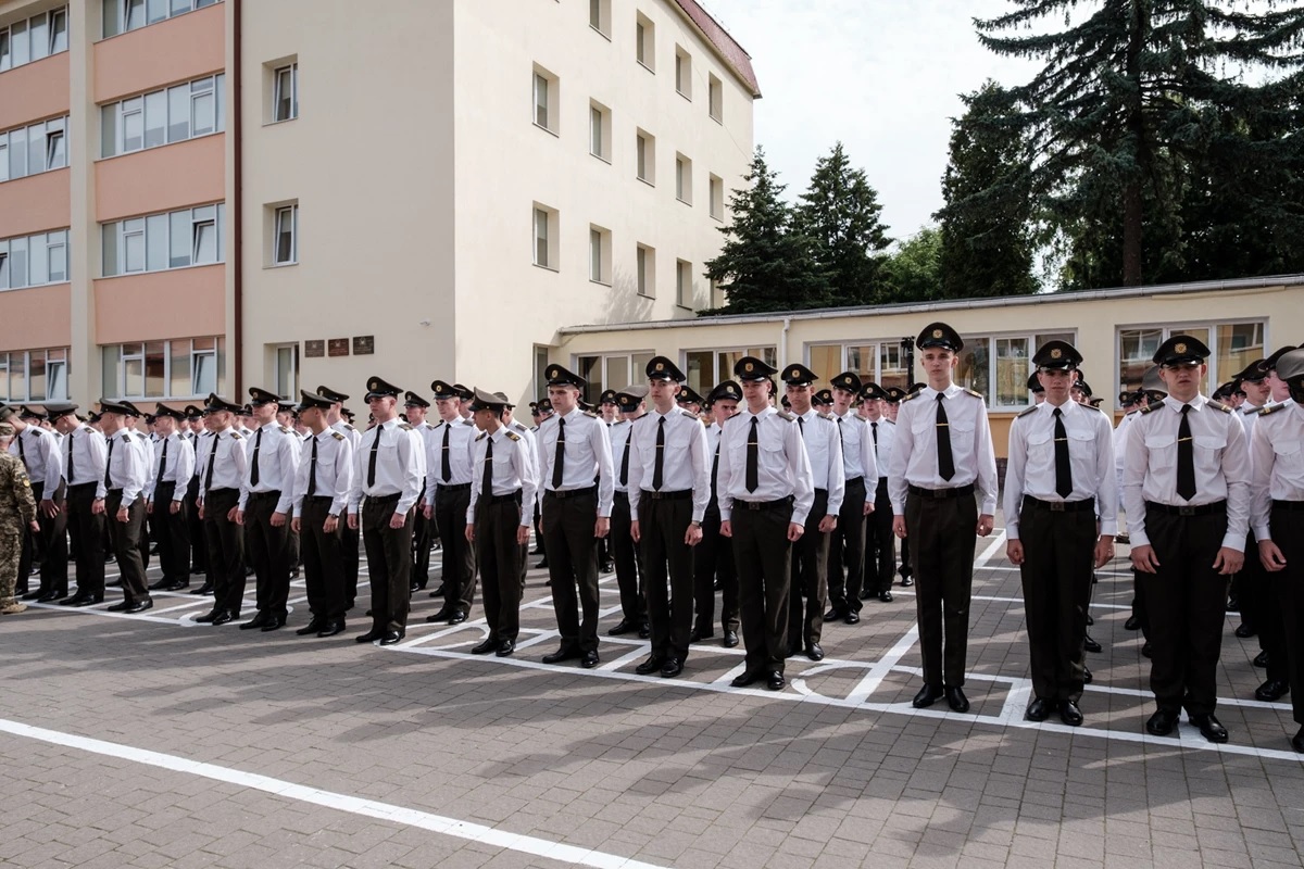 У військовому ліцеї ім. Героїв Крут відбулася офіційна церемонія випуску ліцеїстів - 3