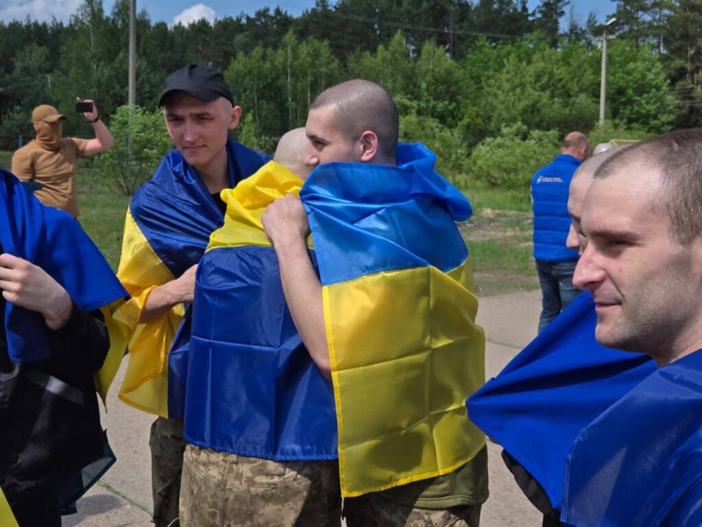 Повернення воїна з полону, громадські вбиральні у Львові, вартість навчання: головні новини дня - 3