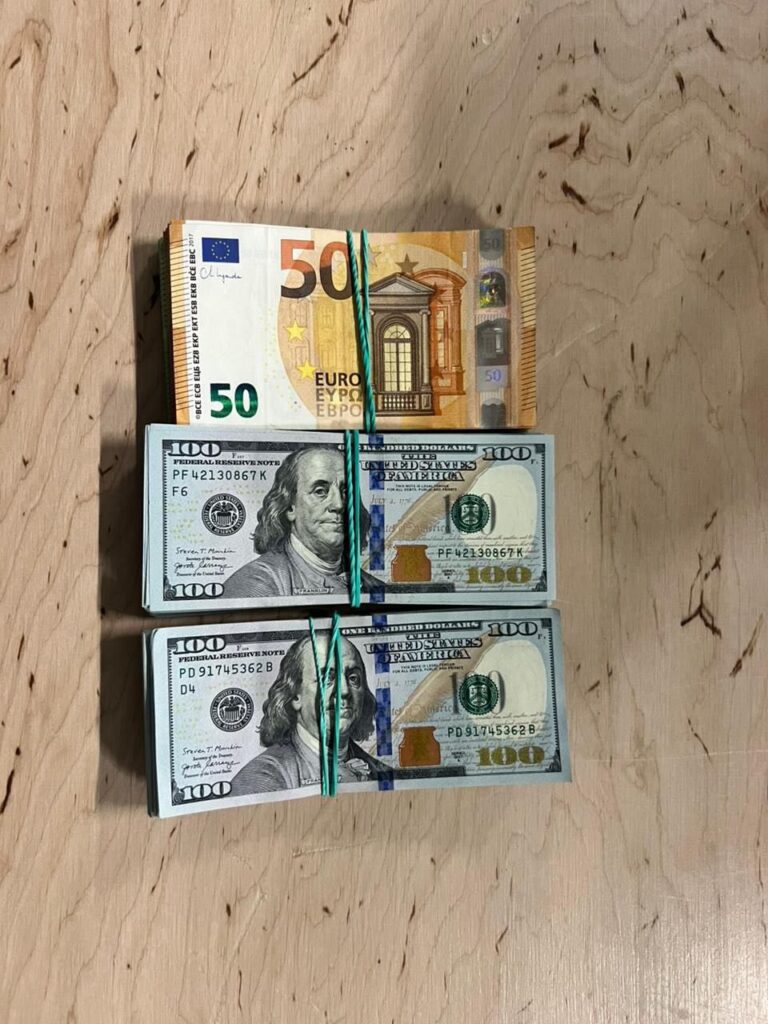 На Львівщині затримали харків’янина, який намагався вивезти з України понад 1 млн грн у валюті - 2