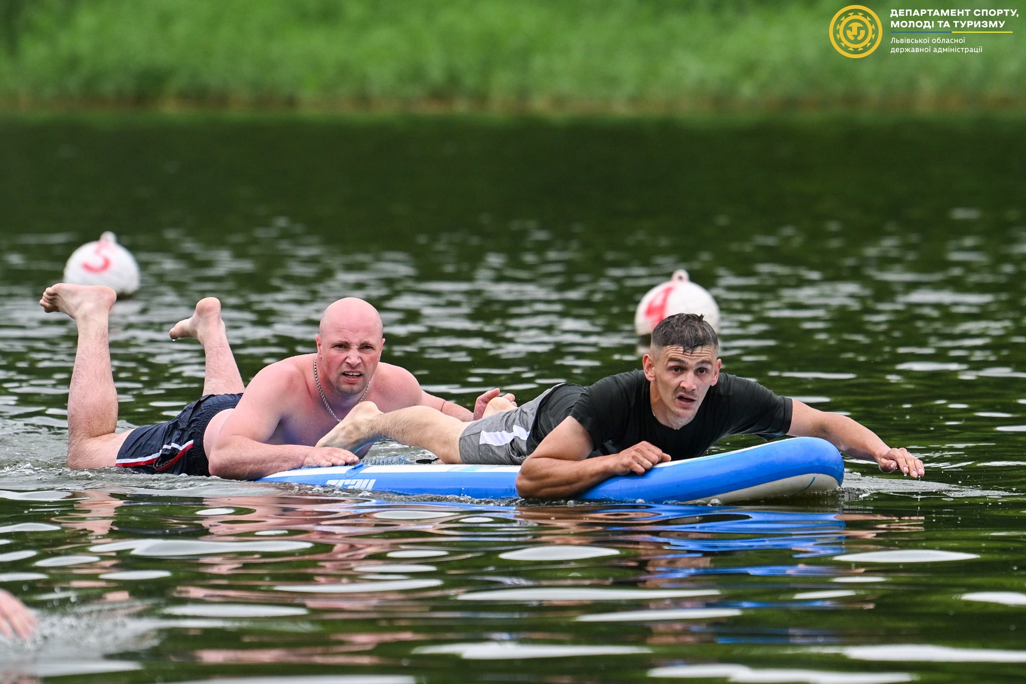 На Львівщині військові Нацгвардії вперше змагались у веслуванні на човнах «Дракон» - 8