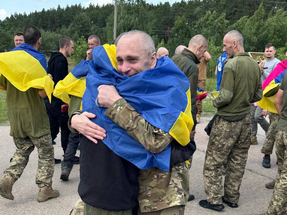 Четвертий обмін за тиждень: Україна повернула з полону нову групу захисників - 2