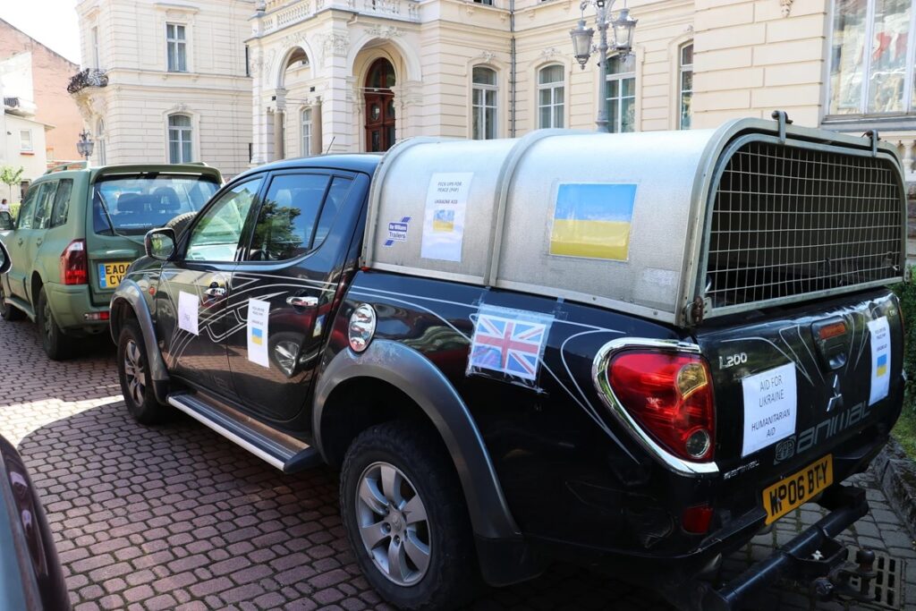 Фермери з Великої Британії передали 25 позашляховиків для фронту в межах ініціативи «Пікапи для миру» - 2