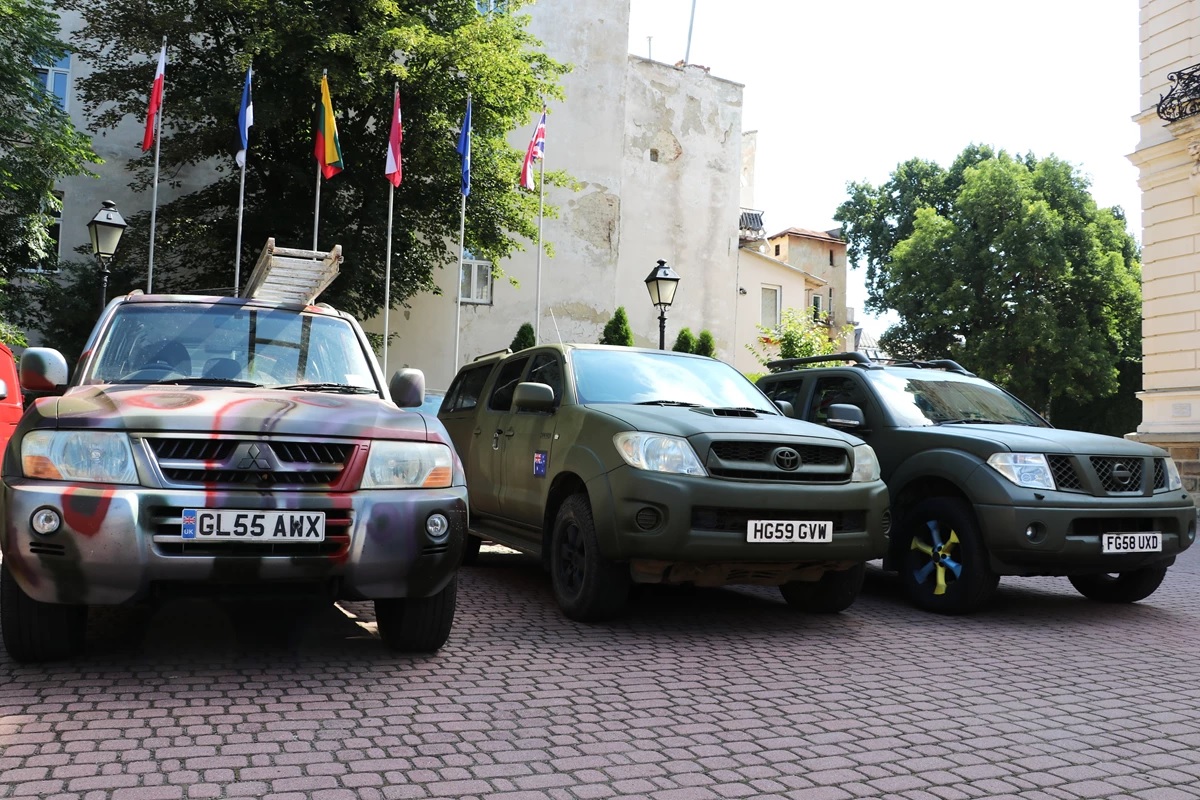 Фермери з Великої Британії передали 25 позашляховиків для фронту в межах ініціативи «Пікапи для миру» - 6