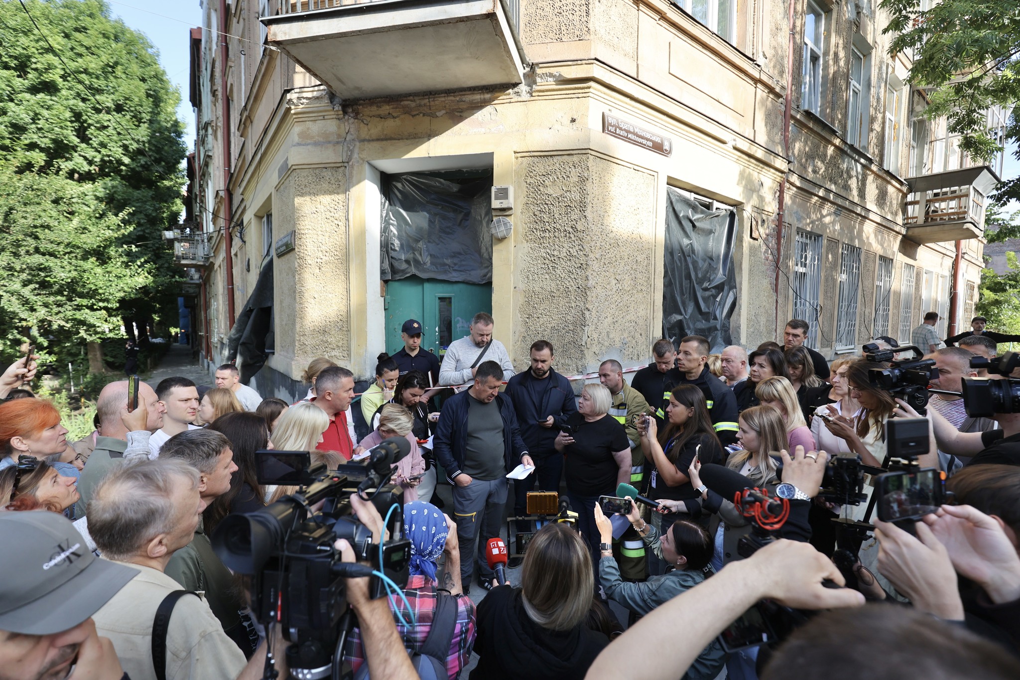 Внаслідок нічної атаки на Львів постраждали дев'ятеро людей: двох госпіталізували (ОНОВЛЕНО) - 4
