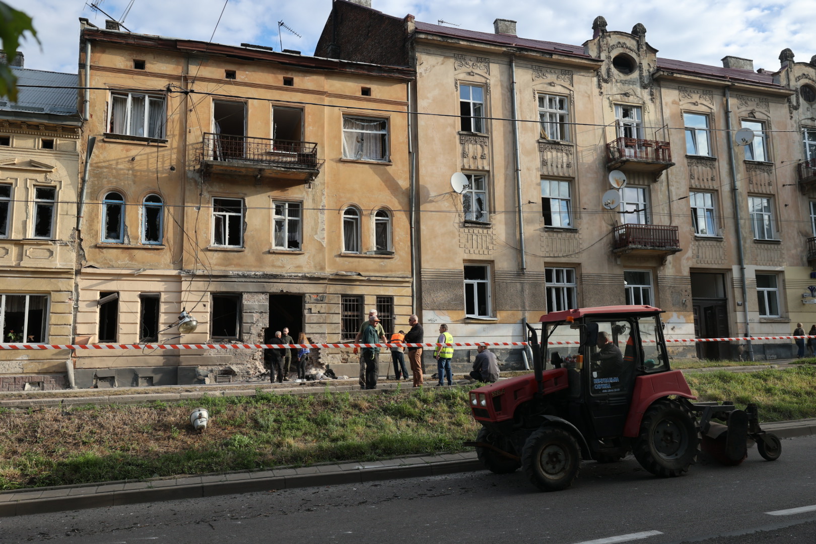 Внаслідок нічної атаки на Львів постраждали дев'ятеро людей: двох госпіталізували (ОНОВЛЕНО) - 9