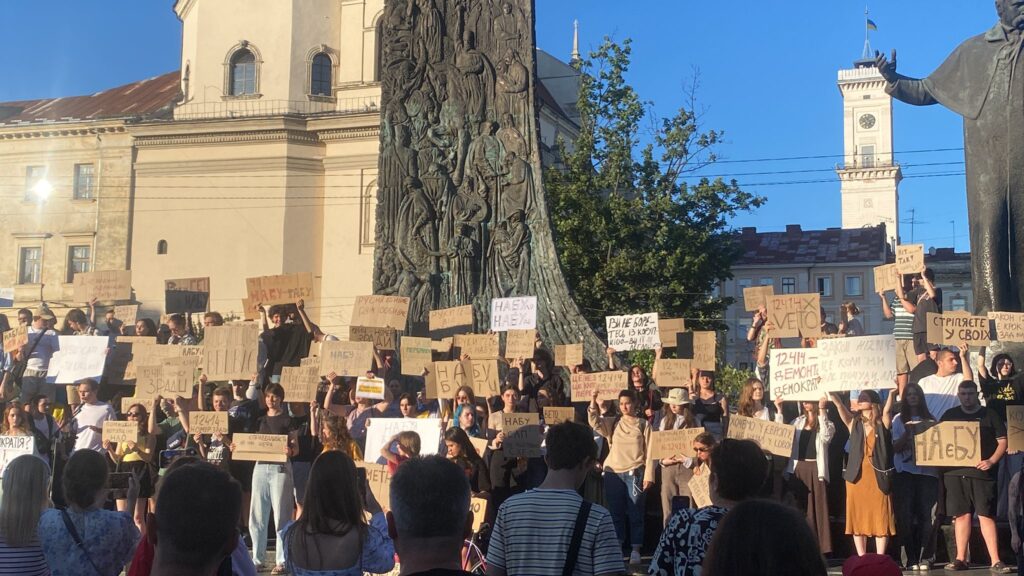 У Львові триває акція проти закону про НАБУ й САП - 2