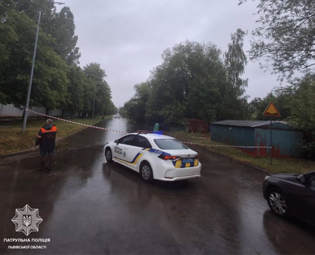 У Львові затопило низку вулиць: що наразі відомо (ДОПОВНЮЄТЬСЯ) - 4