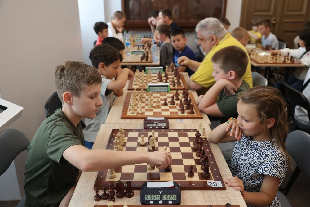 У Львівській мерії вперше провели шаховий турнір, який об'єднав майже двісті людей - 4