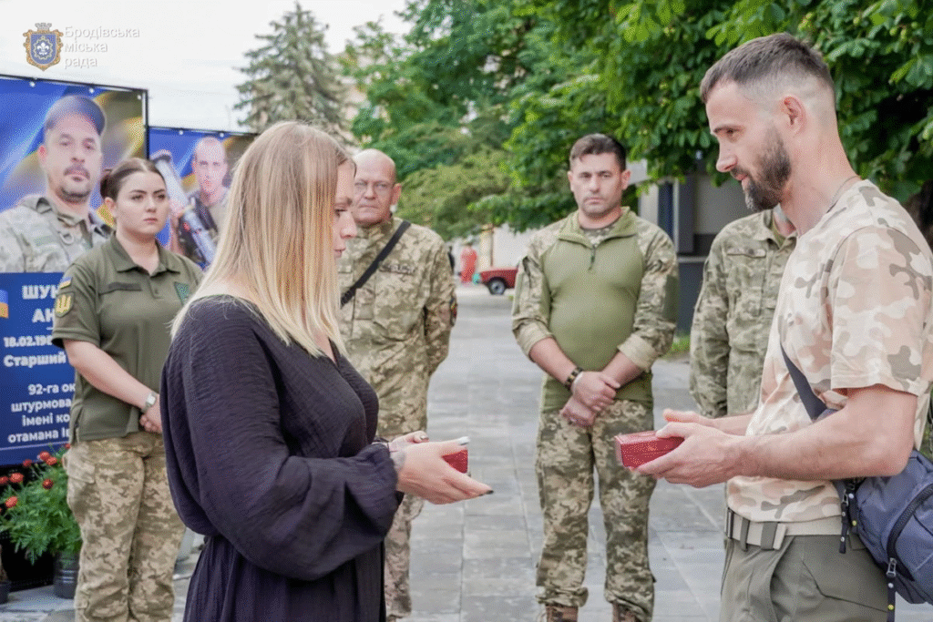 Двох захисників зі Львівщини посмертно відзначили державними нагородами - 2