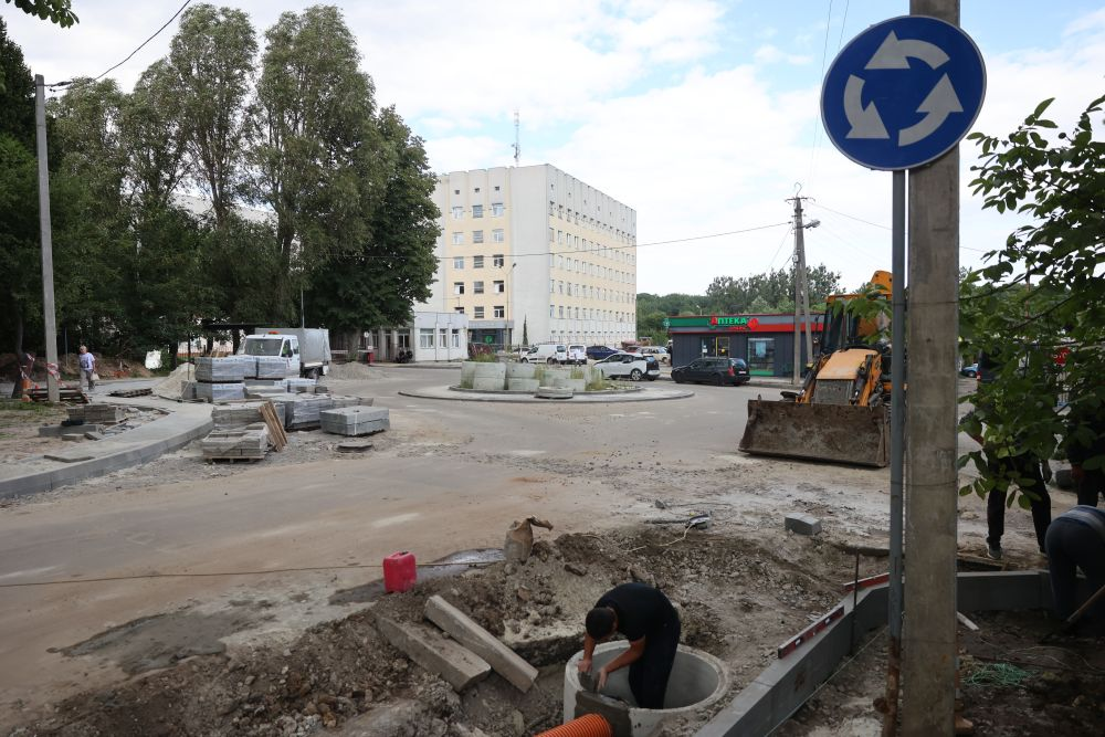 Біля Львівського онкоцентру оновлюють дорогу та облаштують простір для пацієнтів - 2