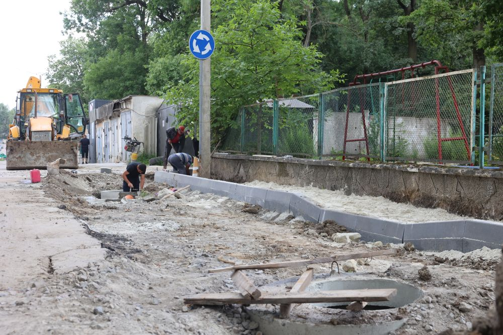 Біля Львівського онкоцентру оновлюють дорогу та облаштують простір для пацієнтів - 3