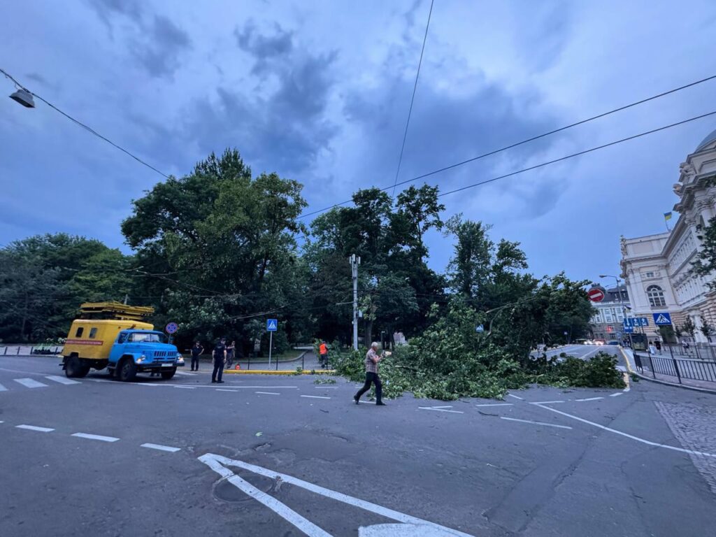 На Львівщині вирує негода (доповнено) - 2