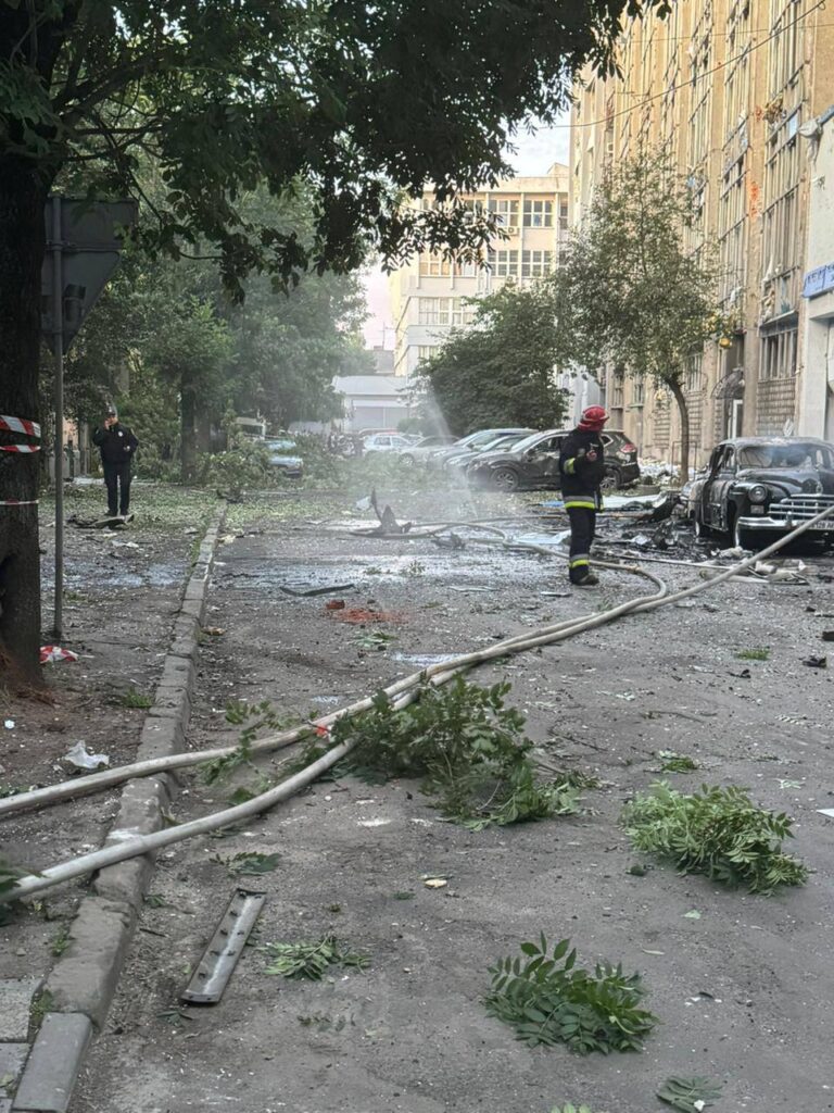Росіяни атакували Львів та область безпілотниками та ракетами - 3