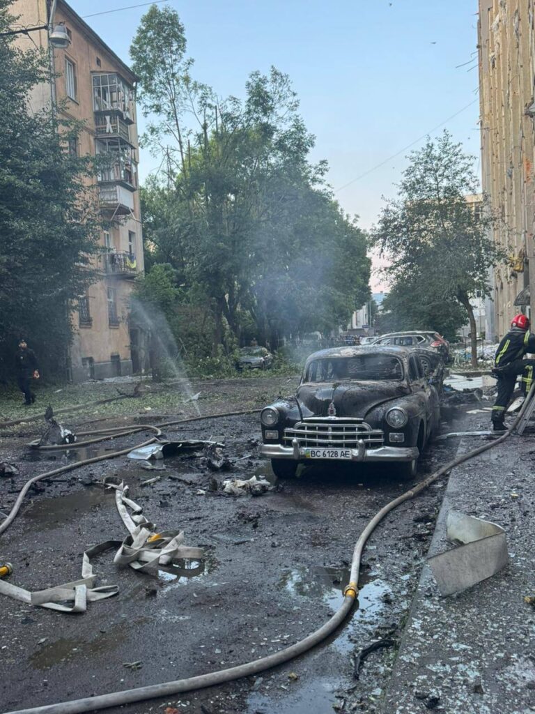 Росіяни атакували Львів та область безпілотниками та ракетами - 2