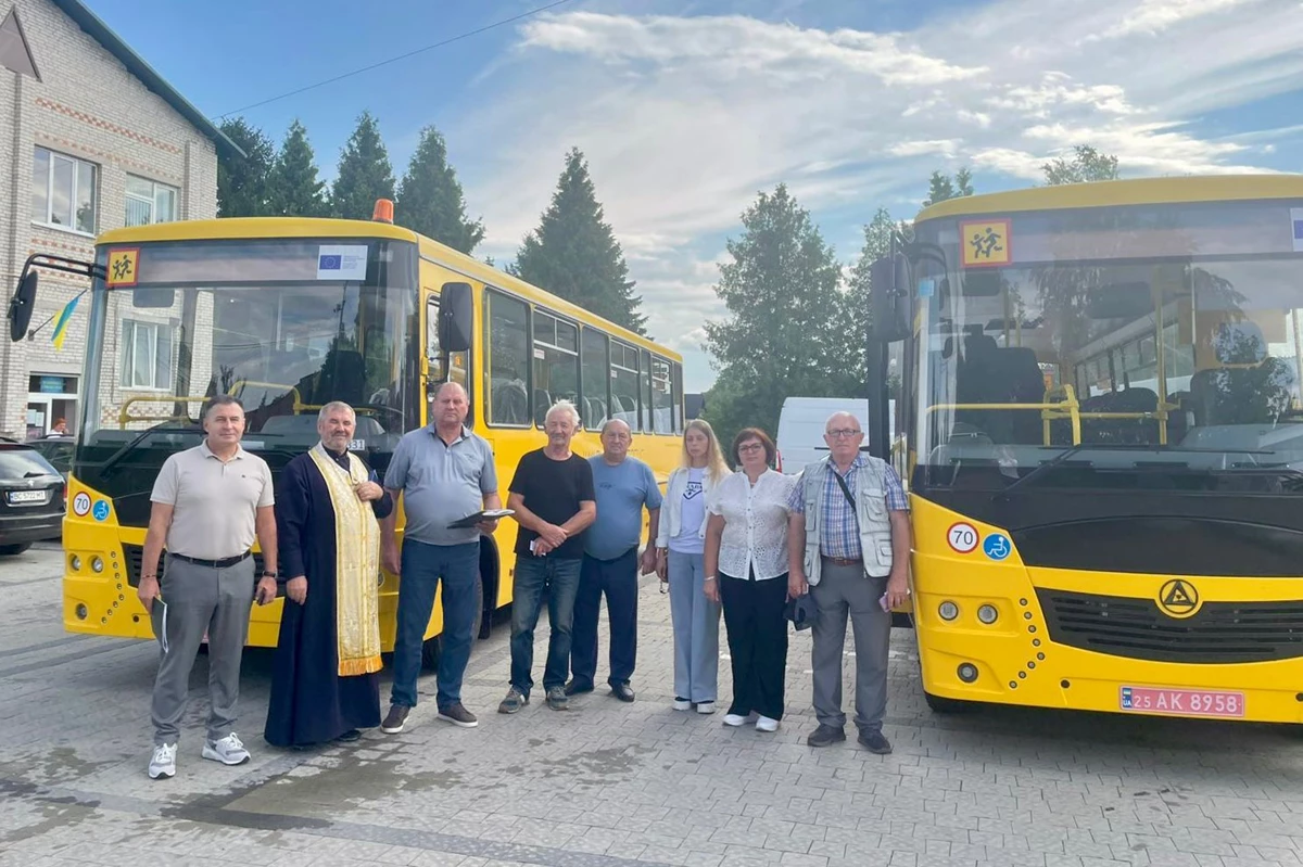 шкільні автобуси