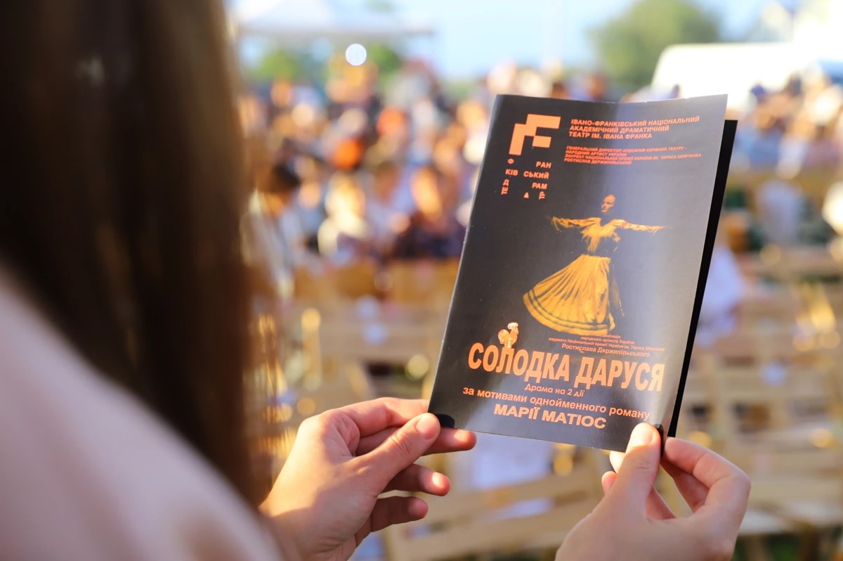 У Терновиці показали легендарну виставу «Солодка Даруся» - 6
