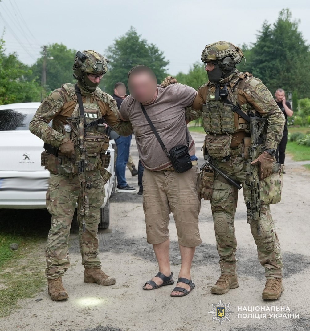 Поліція на Львівщині затримала п’яного водія, який погрожував правоохоронцям гранатою - 3
