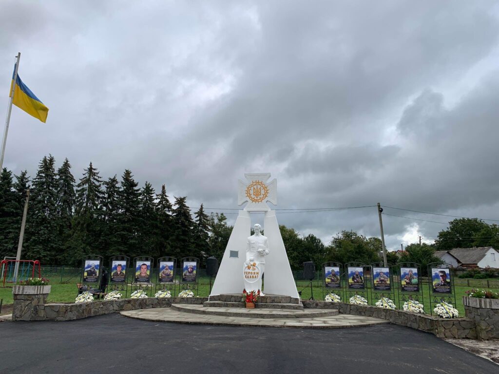 Прощання з воїнами, нові правила виїзду за кордон, об'єднання львівських музеїв: головні новини дня - 4
