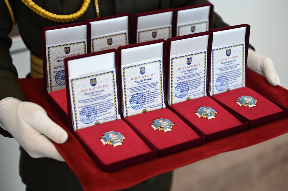 Нагороди полеглим військовим, недуга у дитячому таборі на Львівщині та генплан Сокільників: головні новини дня - 6