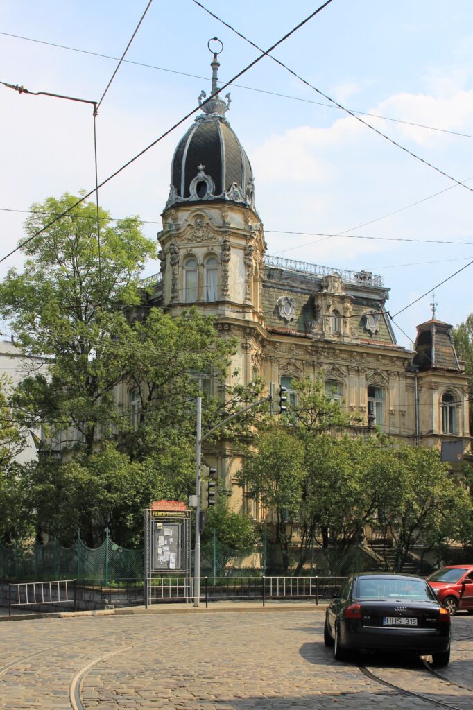 Які помилки допускають львів'яни в озелененні, або Що не можна садити в місті - 4