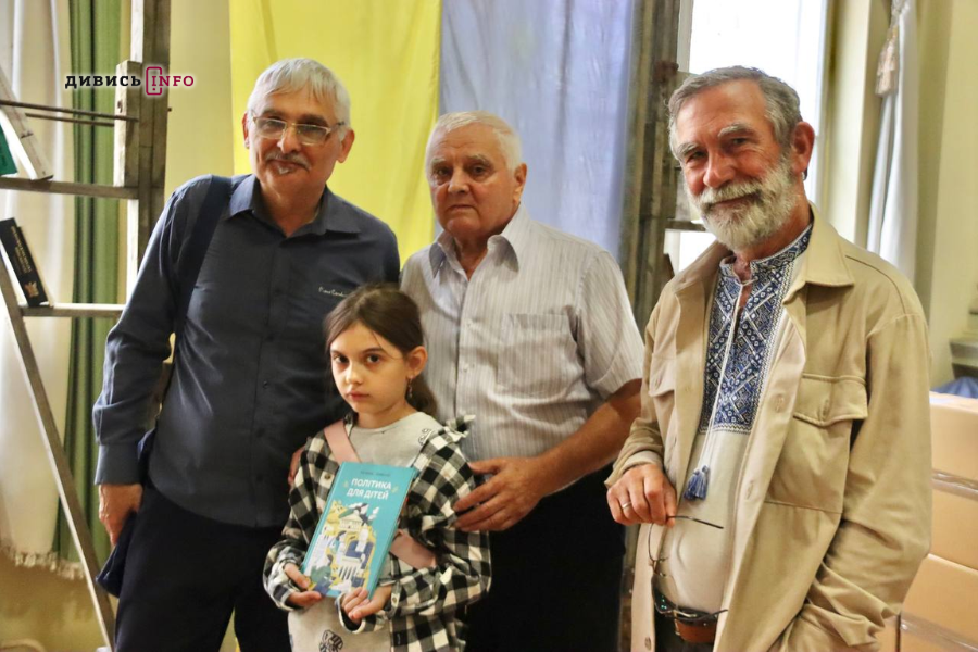 «Я завжди знав, що режим все одно впаде», або Як у Львові піднімали перший синьо-жовтий стяг України - 4