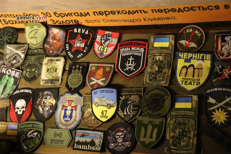 Рекорд України: у Львові зафіксували найбільшу кількість військових патчів, зібраних в одному місці (фото) - 22