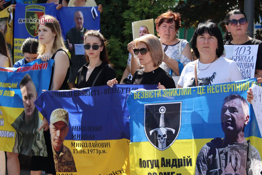 У Львові відбулася акція на підтримку полонених і зниклих безвісти (фото, відео) - 4